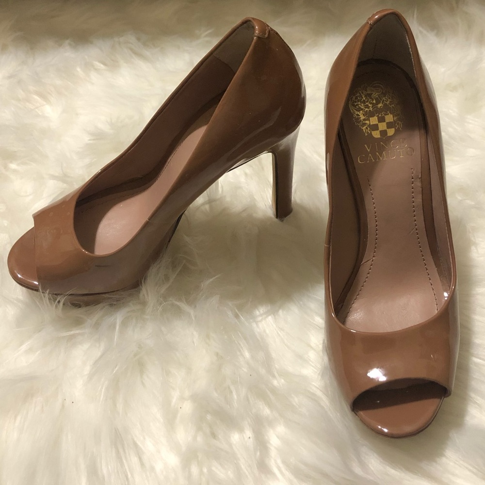 Vince Camuto women’s patent heels in size 5 1/2